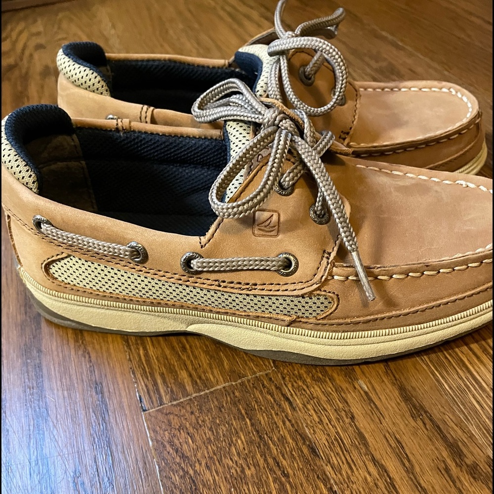 Sperry boat shoe.